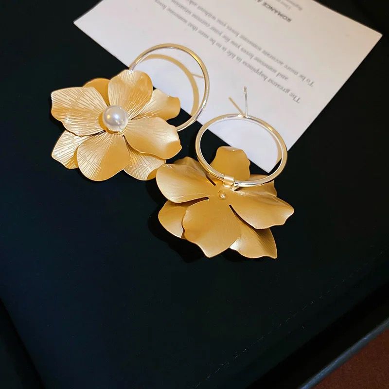 Daisy Pearl Earrings