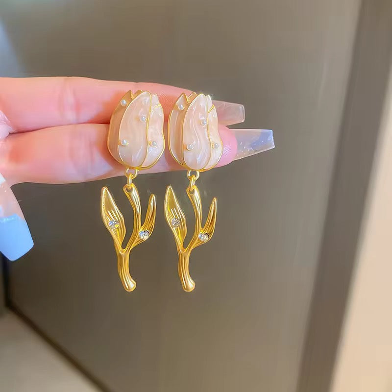 Tulip Earring