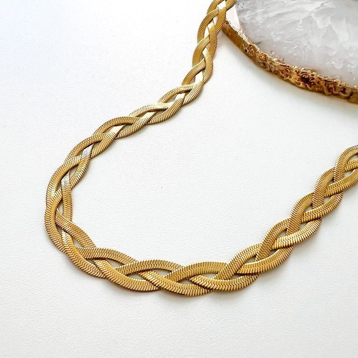 Minimal gold chunky necklace with elegant twist detail in waterproof stainless steel for everyday glam