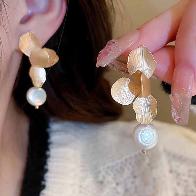 Ellisa Earing
