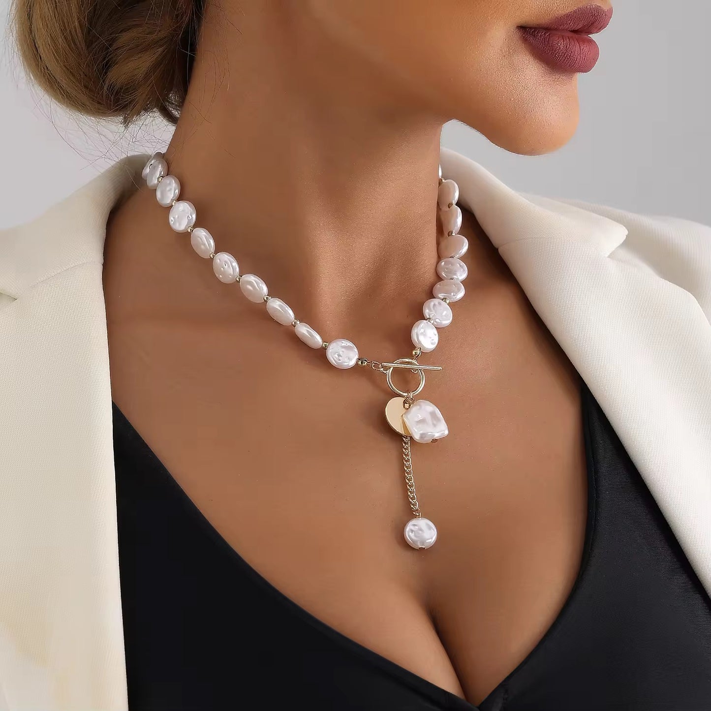 Pearlia Necklace
