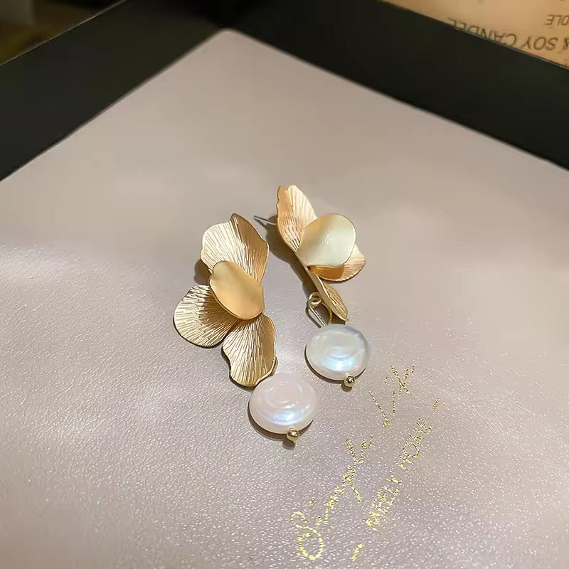 Ellisa Earing