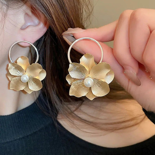 Daisy Pearl Earrings