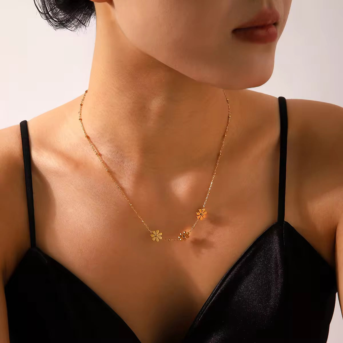 Minimal Daisy Gold Necklace