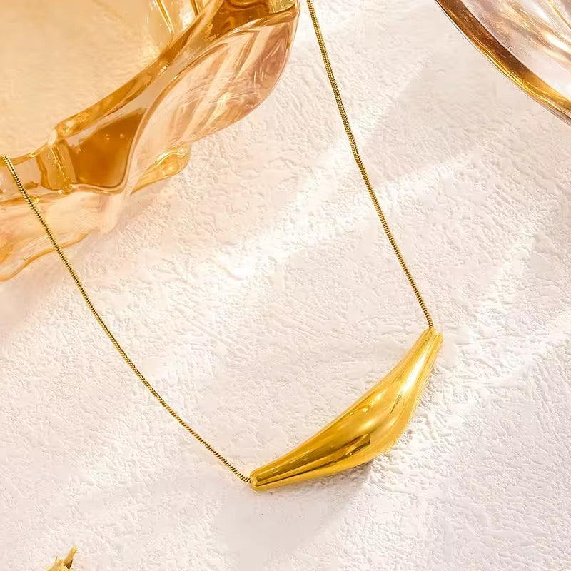 Minimal smiley pendant necklace with high-shine finish, anti-tarnish and perfect for everyday joy