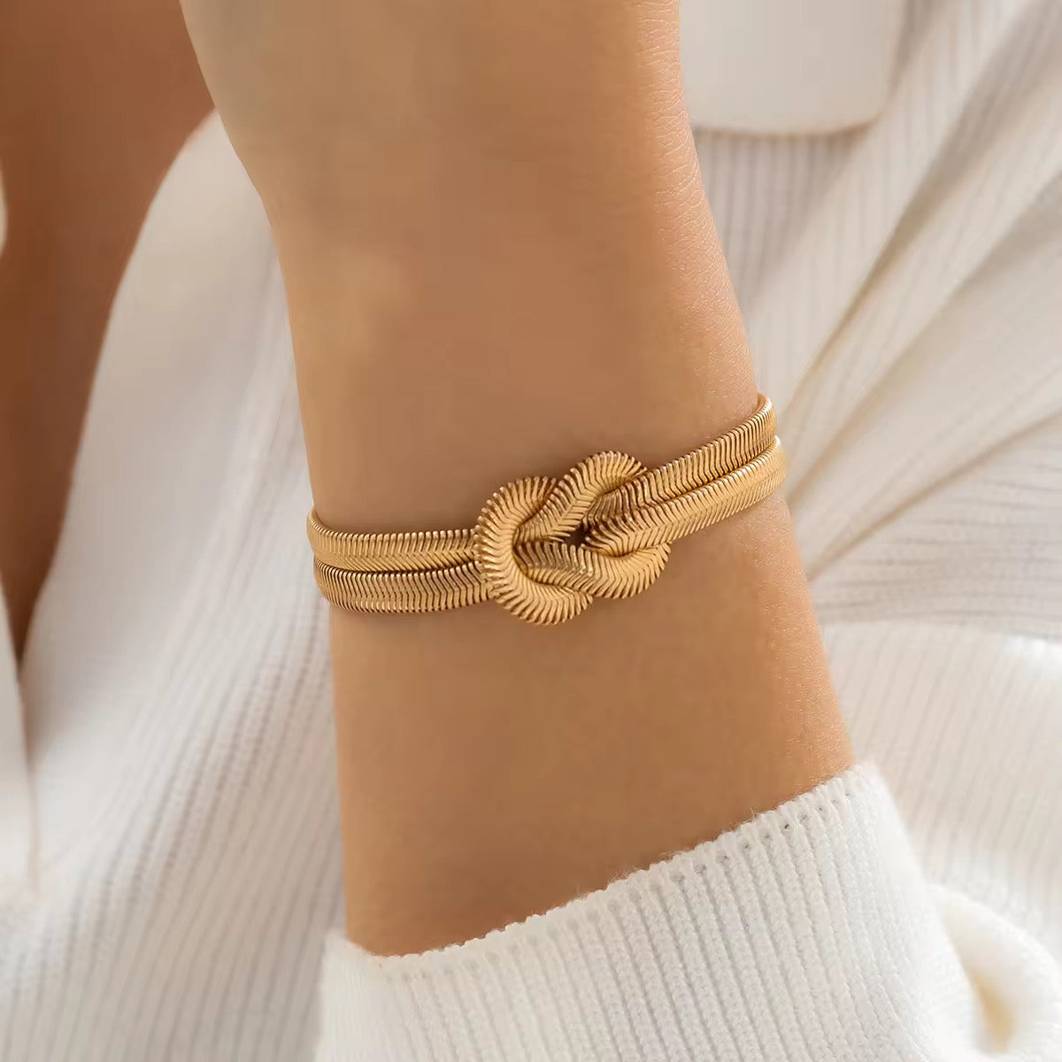 18K gold double-layered knot bracelet – adjustable snake chain statement jewelry for women.