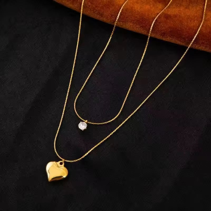 Diamond-studded heart necklace in gold plated stainless steel, sweatproof and ideal for summer gifting