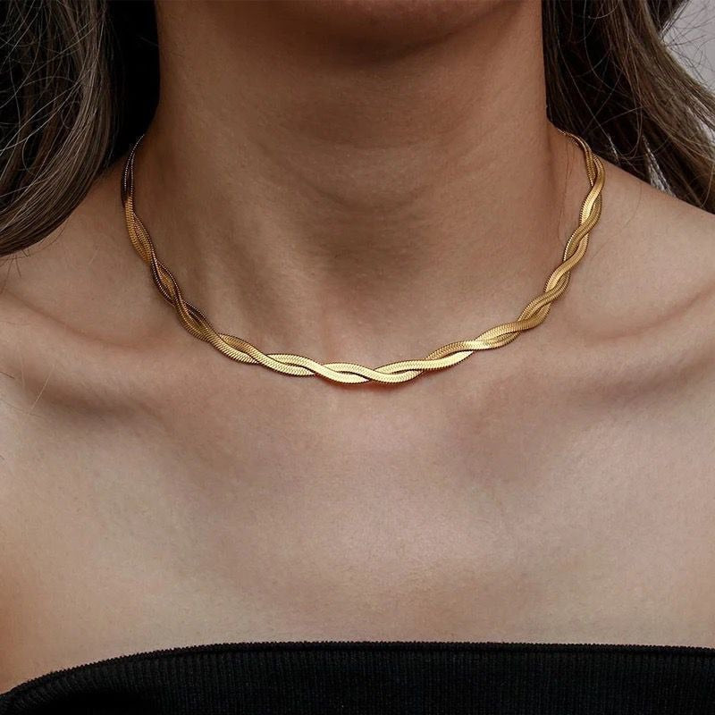 Twisted flat chain necklace. Versatile, demi-fine statement piece.