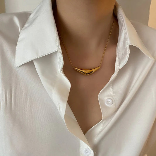 Smiley face necklace with gold plating and anti-tarnish stainless steel for daily wear and gifting